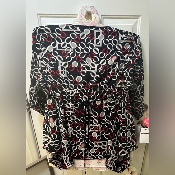 Ladies plus  fashion bug 30/32W asymmetrical print blouse - Picture 2 of 15